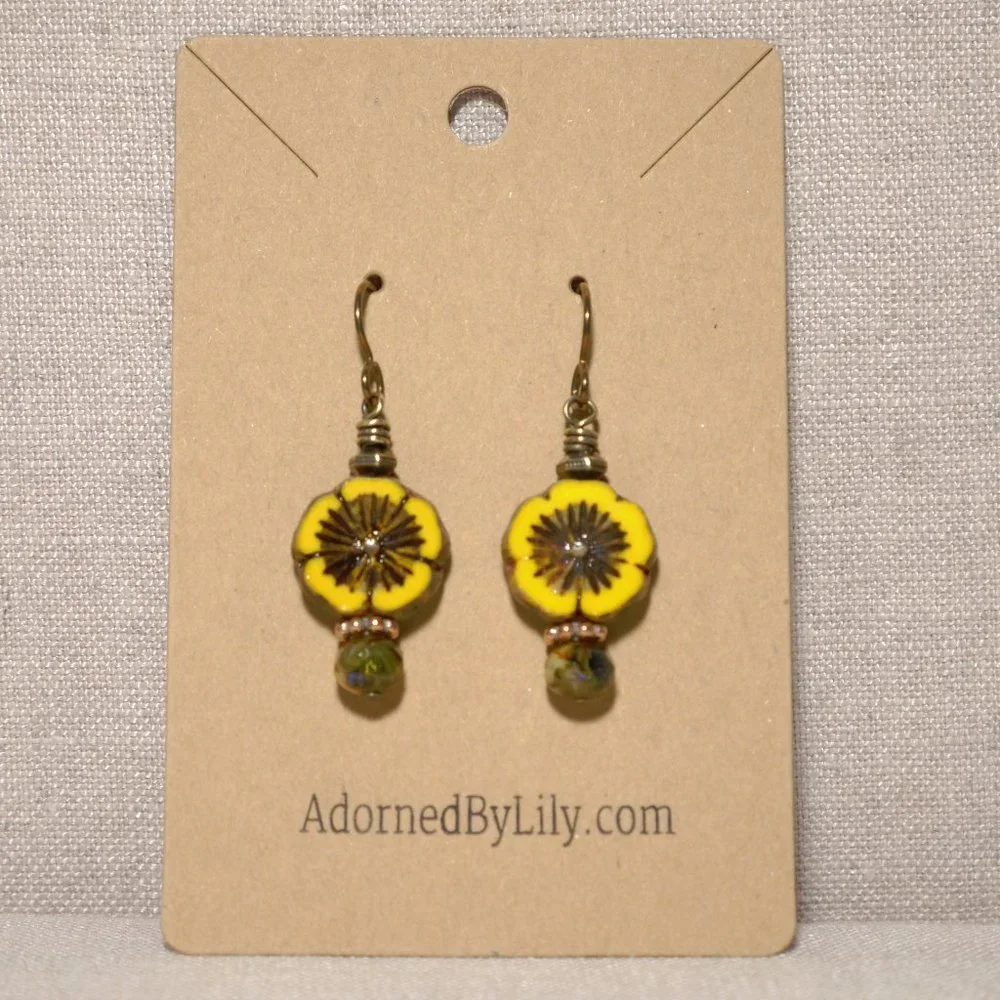 Hand Crafted Handmade Earrings Yellow Czech Glass Flower Hibiscus Earrin… - Picture 2 of 4